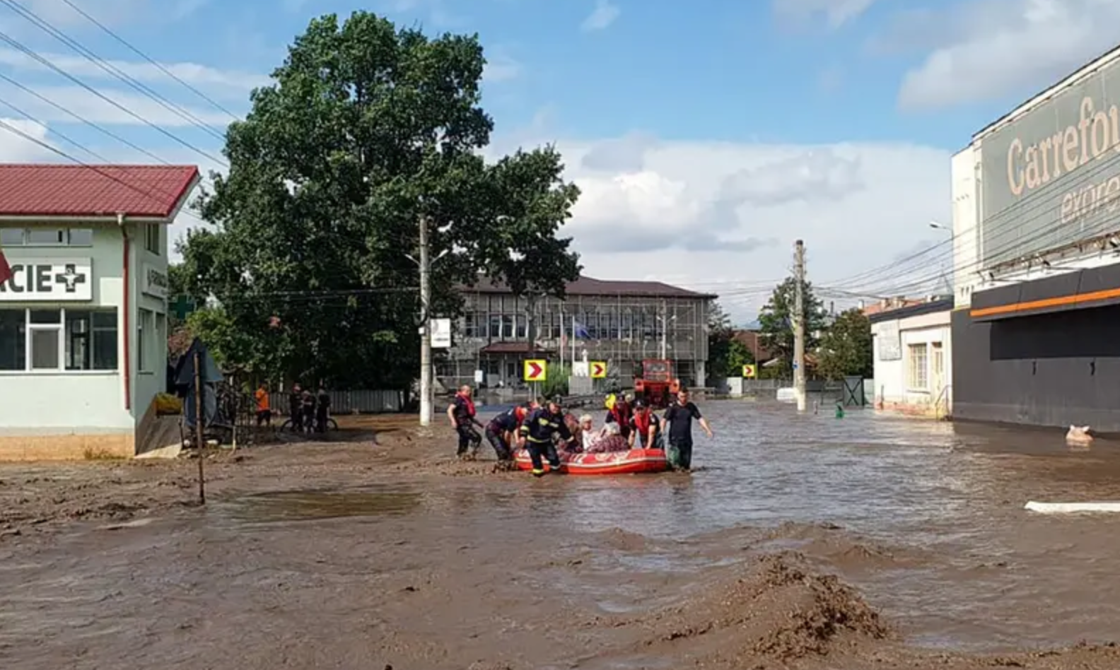 Fuertes lluvias provocan inundaciones en Rumania